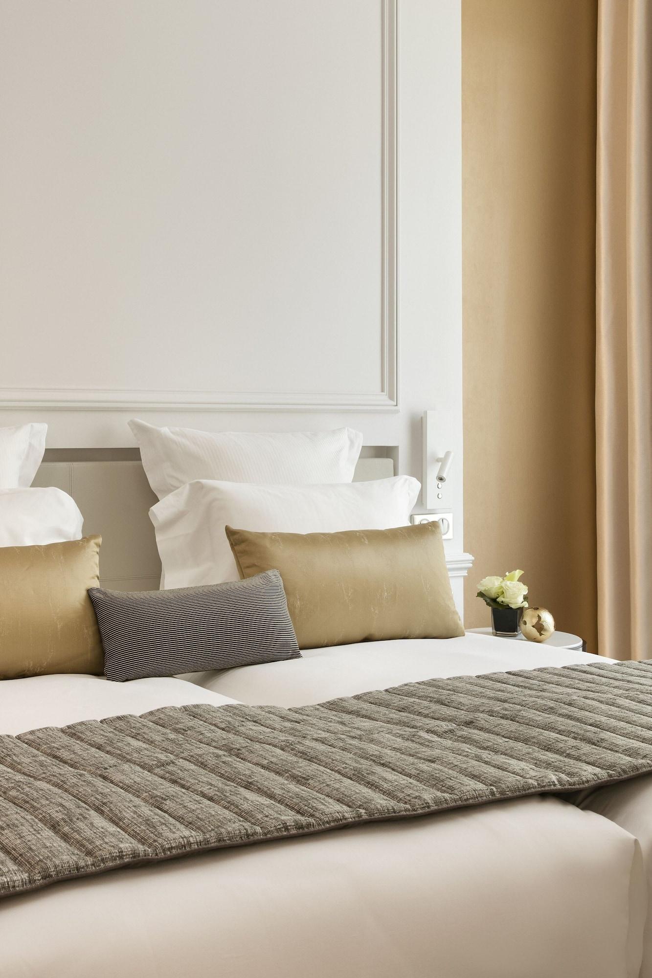 La Clef Champs-élysées By The Crest Collection Hotel Parigi