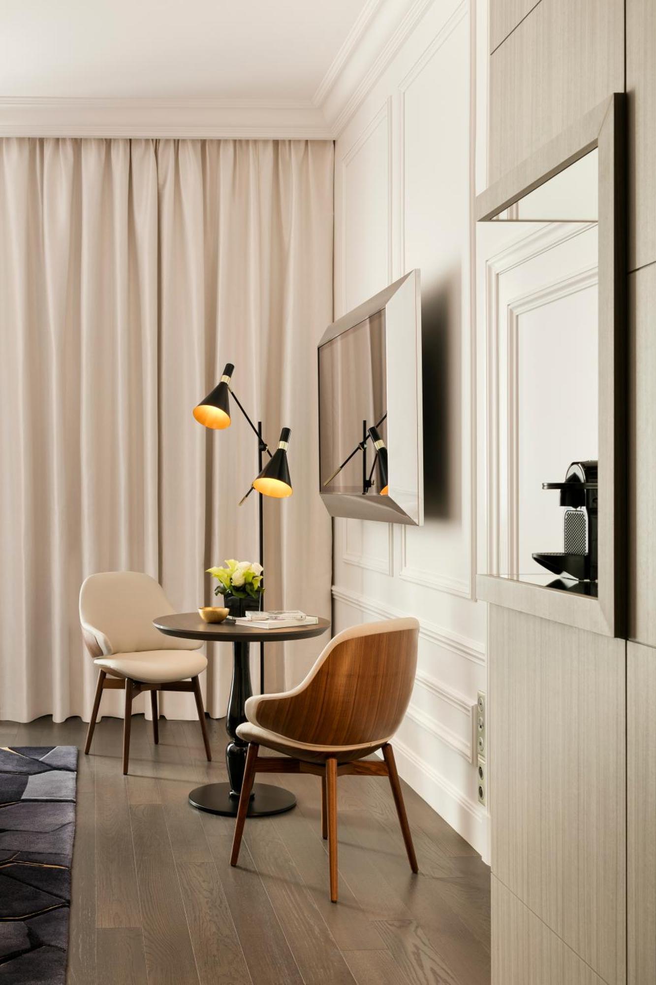 La Clef Champs-elysees By The Crest Collection Paris